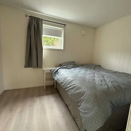 2 Bedroom Apartment, アパート