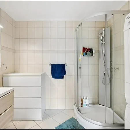 2 Bedroom Apartment, アパート