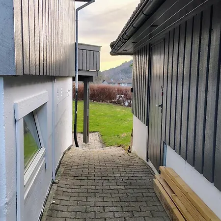 2 Bedroom Apartment, アパート